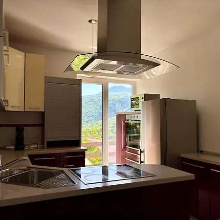 Mediterranean Family With Garden, Sea & Mountain View Apartment *
